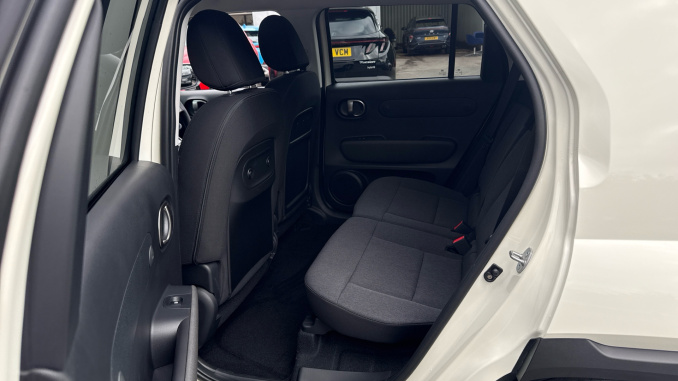 Hyundai INSTER 85kW 02 49kWh 5dr Auto Electric Hatchback - Image 16